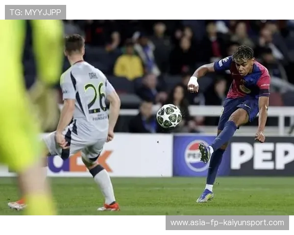 亚马尔禁区内完成射门