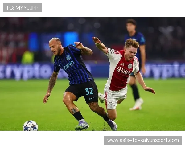 恰尔汗奥卢传中，罗马头球破门——足球世界的经典瞬间